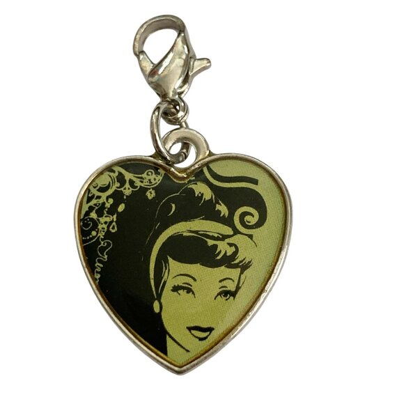 Vintage Disney Princess Cinderella Heart Clip On Charm Zipper Pull Bag Signed - Picture 2 of 7
